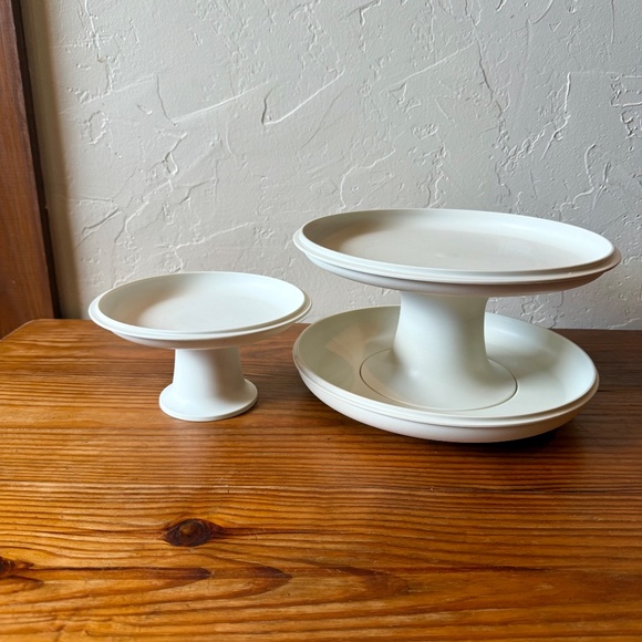 Vintage Tupperware 3-Tier Pedestal Stand – Modular Cake and Serving Display - Picture 4 of 15